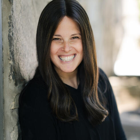 Mrs. Aliza Gewirtz, the new principal of 75J3A 精品店 - 全新商品購入 弓弦潤滑劑與弓弦蠟組合 比較/比較分析 High School for Girls